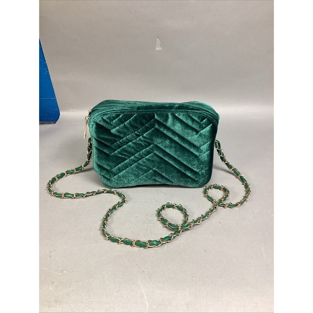 IMOSHION USA Green Velvet Crossbody Bag W/ Chain